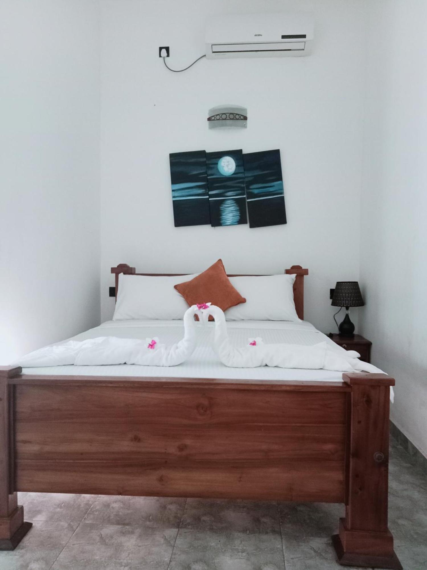 Negombo Royal Villa By Hotel Oviniru Dış mekan fotoğraf