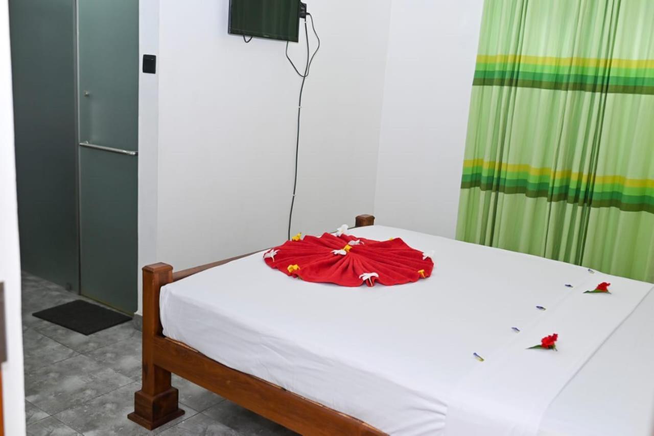 Negombo Royal Villa By Hotel Oviniru Dış mekan fotoğraf