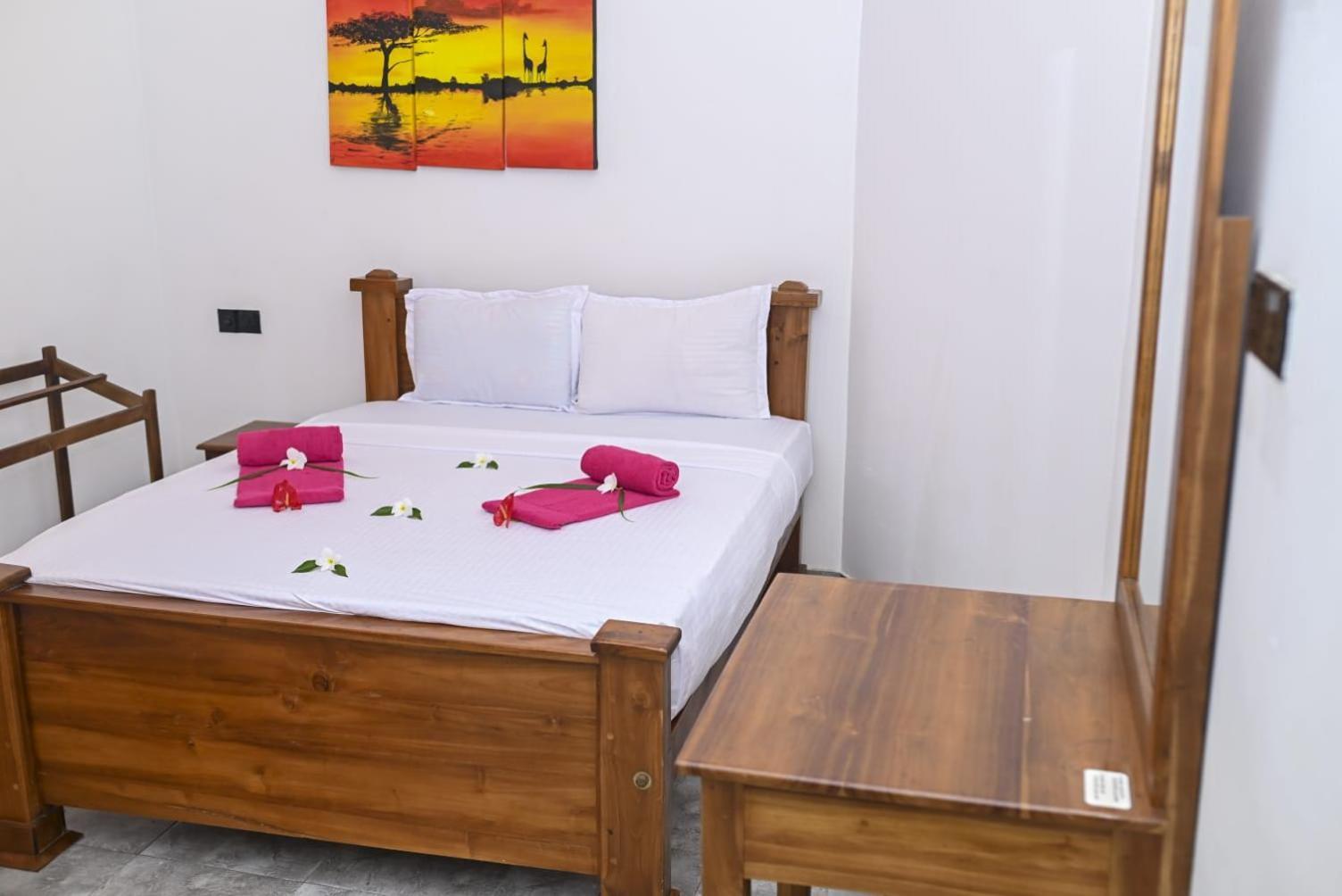 Negombo Royal Villa By Hotel Oviniru Dış mekan fotoğraf